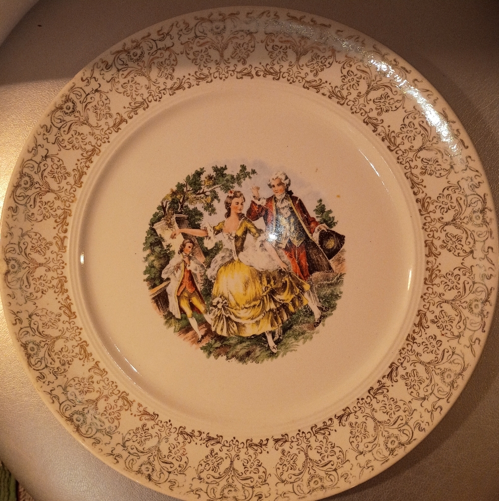 Vintage Style Cream Decorative Dinner Plate with Gold Scroll Border
